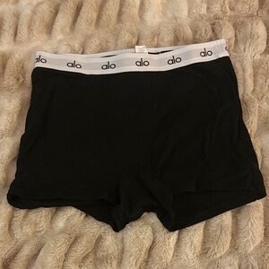 ALO Yoga Women's Black Boxer Shorts